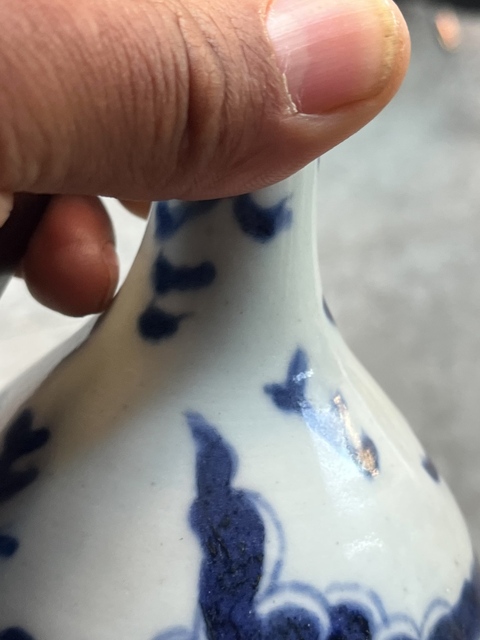 古玩陶瓷青花云鳳紋膽瓶真品鑒賞圖