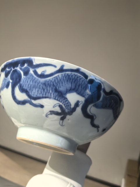 古玩陶瓷雍正青花過墻龍紋碗真品鑒賞圖