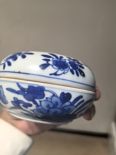 古玩陶瓷清早期青花花卉紋蓋盒真品鑒賞圖