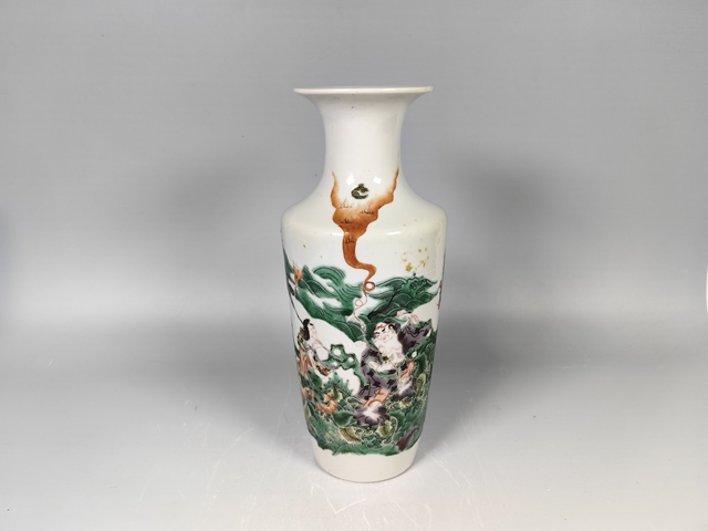 古玩陶瓷晚清合和二仙人物紋五彩觀音瓶真品鑒賞圖