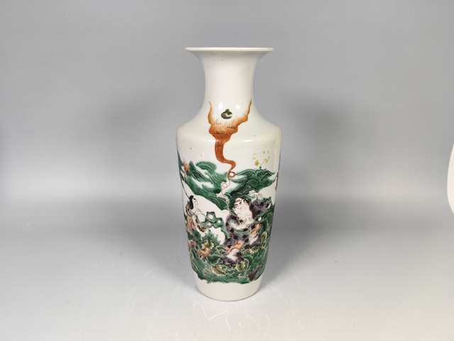古玩陶瓷晚清合和二仙人物紋五彩觀音瓶真品鑒賞圖