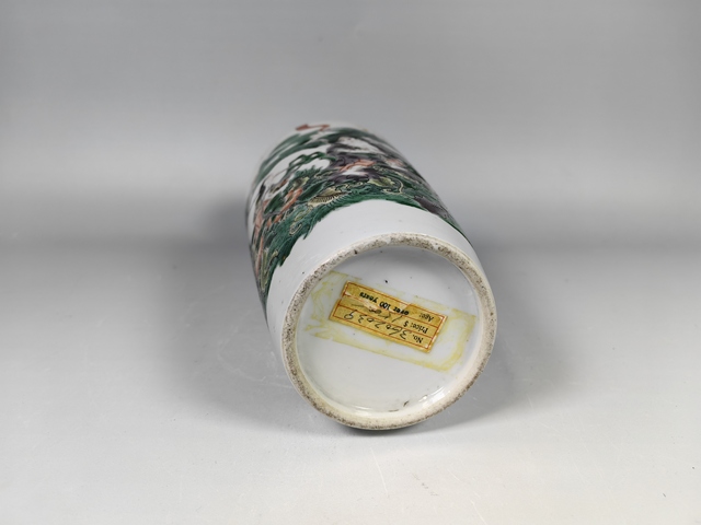 古玩陶瓷晚清合和二仙人物紋五彩觀音瓶真品鑒賞圖