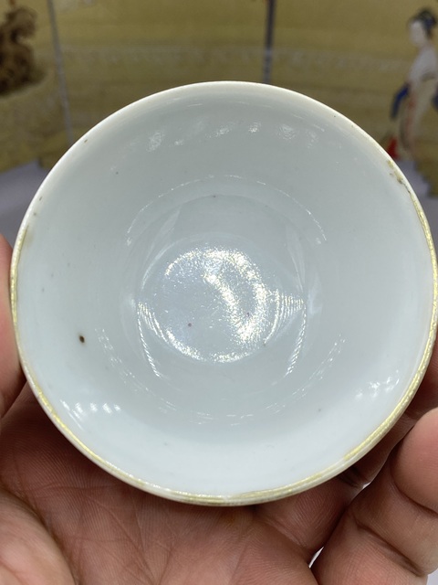 古玩陶瓷粉彩獅紋臥足茶碗真品鑒賞圖
