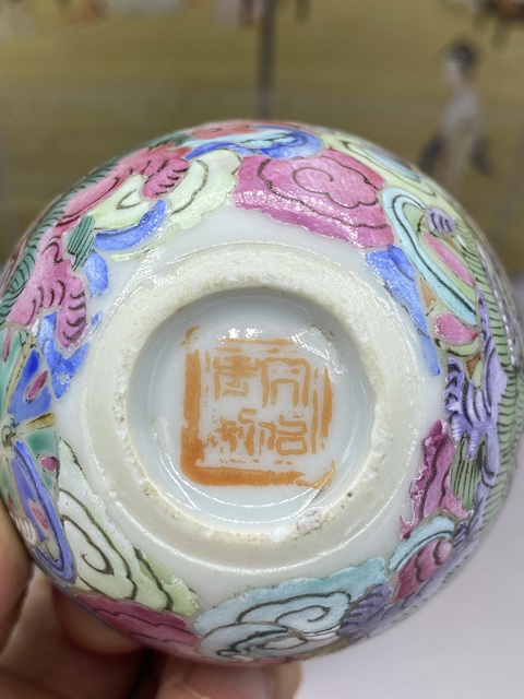 古玩陶瓷粉彩獅紋臥足茶碗真品鑒賞圖