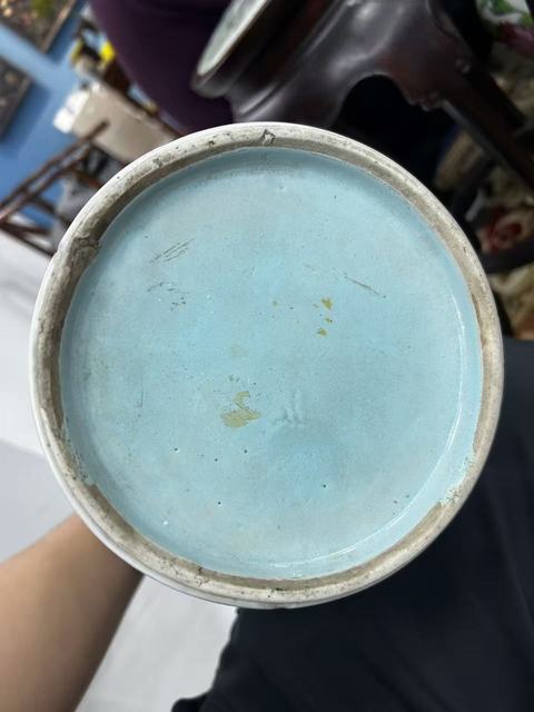 古玩陶瓷黃地粉彩海獸瓶真品鑒賞圖