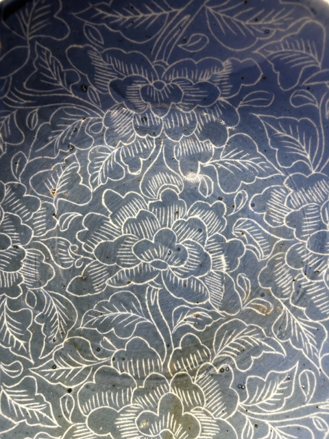 古玩陶瓷花卉紋盤真品鑒賞圖