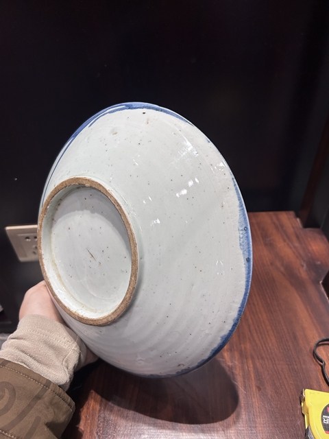 古玩陶瓷花卉紋盤真品鑒賞圖