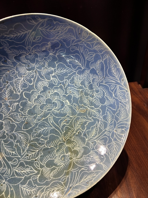 古玩陶瓷花卉紋盤真品鑒賞圖