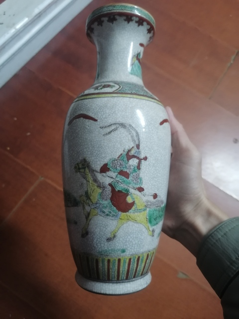 古玩陶瓷哥釉五彩刀馬人物盤口瓶真品鑒賞圖