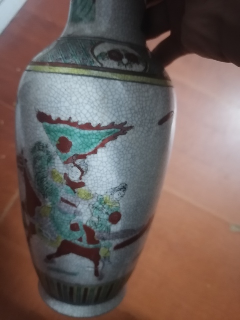 古玩陶瓷哥釉五彩刀馬人物盤口瓶真品鑒賞圖