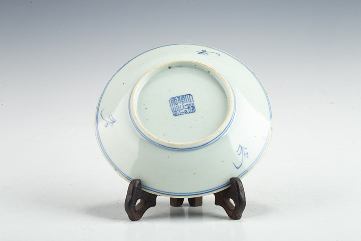 古玩陶瓷清道光·青花纏枝蓮紋盤真品鑒賞圖