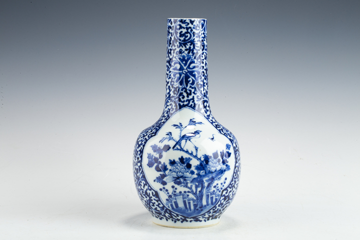 古玩陶瓷清晚·青花開窗花鳥紋瓶拍賣，當前價格1764元