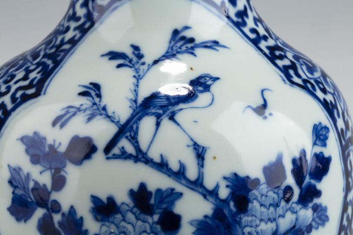 古玩陶瓷清晚·青花開窗花鳥紋瓶拍賣，當前價格1764元