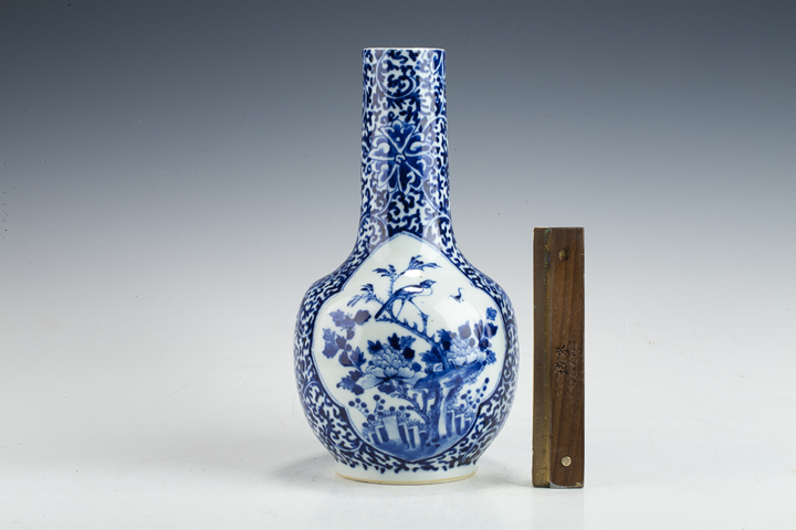 古玩陶瓷清晚·青花開窗花鳥紋瓶拍賣，當前價格1764元