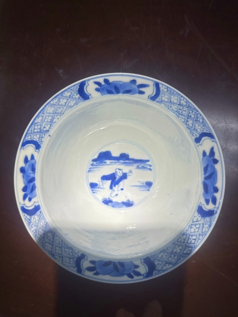 古玩陶瓷清康熙 青花美人帶子折沿碗真品鑒賞圖