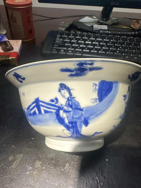 古玩陶瓷清康熙 青花美人帶子折沿碗真品鑒賞圖