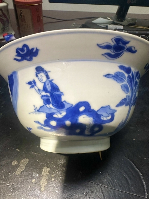 古玩陶瓷清康熙 青花美人帶子折沿碗真品鑒賞圖