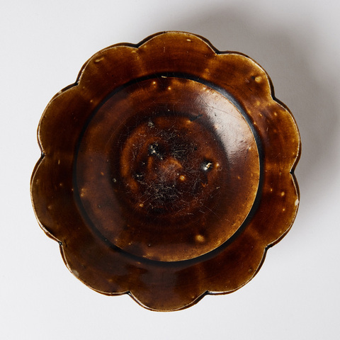 古玩陶瓷北宋醬釉花口盤(pán)真品鑒賞圖