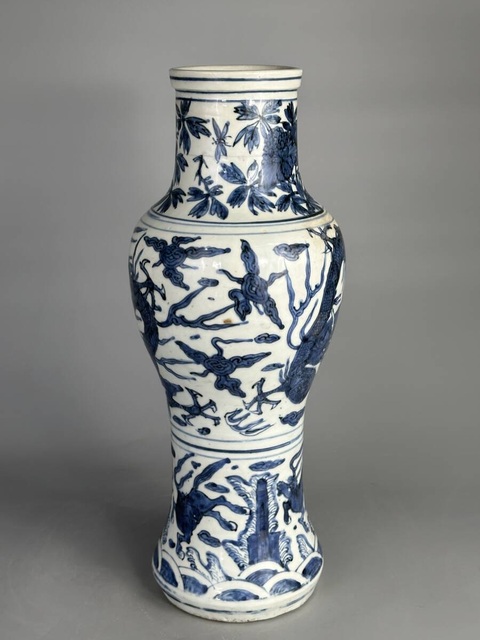 古玩陶瓷龍紋青花瓶真品鑒賞圖