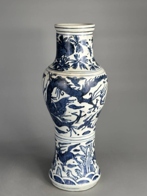 古玩陶瓷龍紋青花瓶真品鑒賞圖