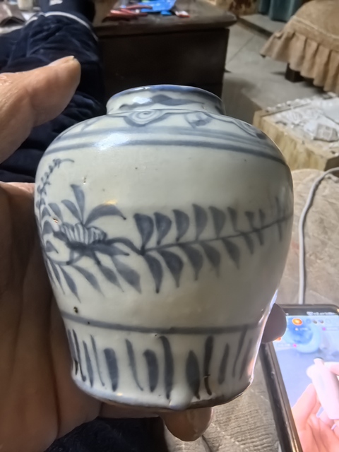 古玩陶瓷青花花卉紋罐真品鑒賞圖