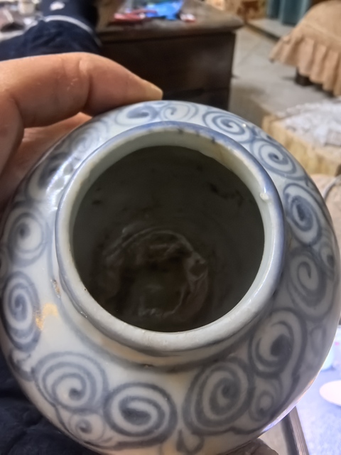 古玩陶瓷青花花卉紋罐真品鑒賞圖