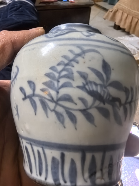 古玩陶瓷青花花卉紋罐真品鑒賞圖