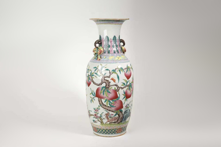 古玩陶瓷清晚期·粉彩九桃紋雙耳大瓶真品鑒賞圖