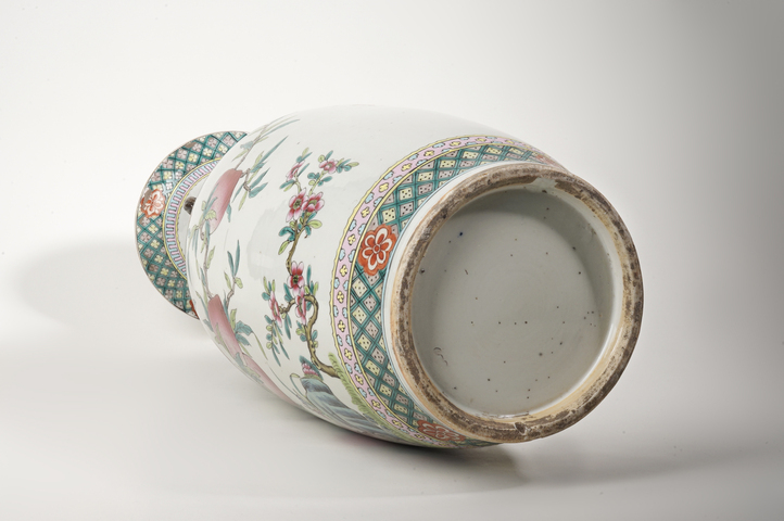 古玩陶瓷清晚期·粉彩九桃紋雙耳大瓶真品鑒賞圖