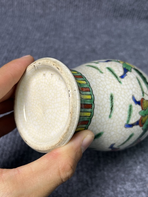 古玩陶瓷哥釉五彩刀馬人觀音瓶真品鑒賞圖