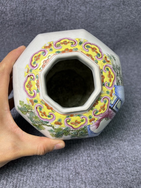 古玩陶瓷粉彩人物故事紋八方罐真品鑒賞圖