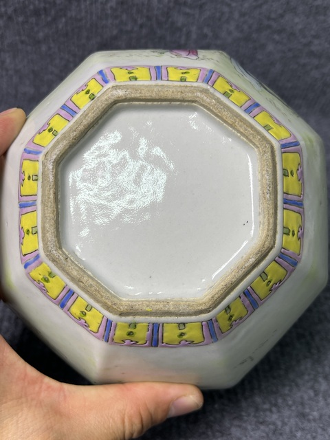 古玩陶瓷粉彩人物故事紋八方罐真品鑒賞圖