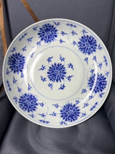 古玩陶瓷青花纏枝西番蓮紋盤真品鑒賞圖