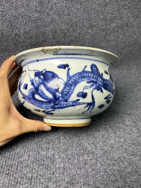 古玩陶瓷青花雙龍戲珠紋羅漢爐真品鑒賞圖