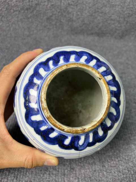 古玩陶瓷青花纏枝花卉罐真品鑒賞圖