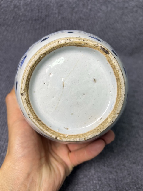 古玩陶瓷青花纏枝花卉罐真品鑒賞圖