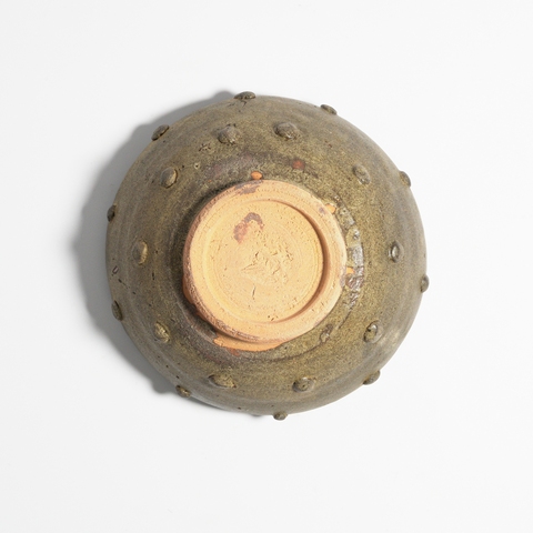 古玩陶瓷淄博窯茶葉末釉鼓釘紋碗真品鑒賞圖