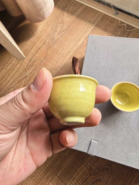 古玩陶瓷黃釉杯真品鑒賞圖