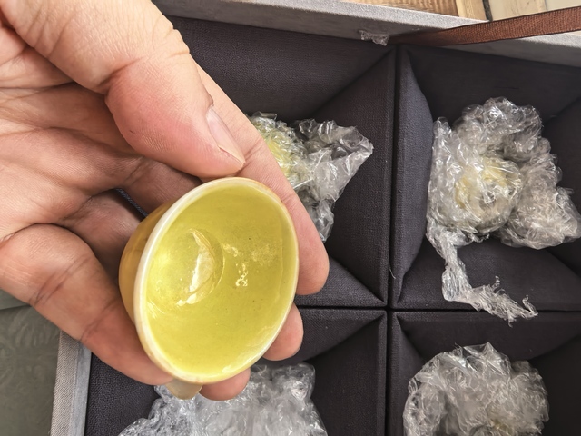 古玩陶瓷黃釉杯真品鑒賞圖