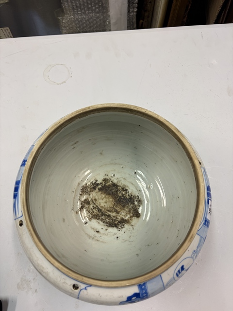 古玩陶瓷人物紋青花四系粥罐真品鑒賞圖