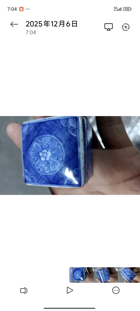 古玩陶瓷日本明治青花花卉紋蓋盒真品鑒賞圖