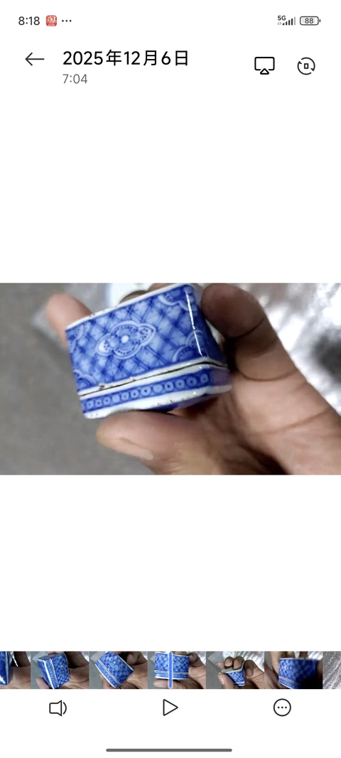 古玩陶瓷日本明治青花花卉紋蓋盒真品鑒賞圖