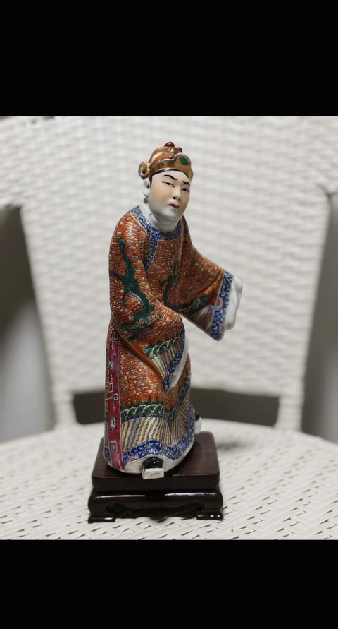 古玩陶瓷粉彩人物瓷塑像真品鑒賞圖