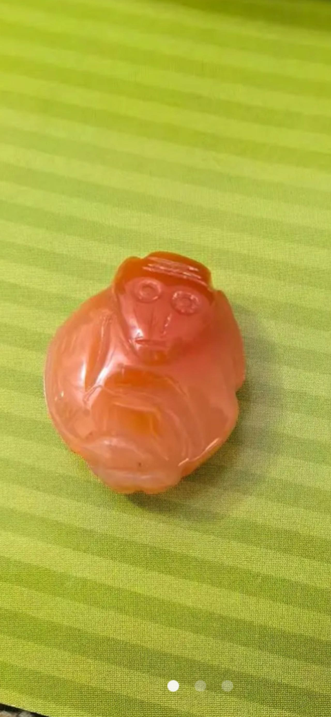 古玩玉器瑪瑙雕“猴子墜飾”真品鑒賞圖