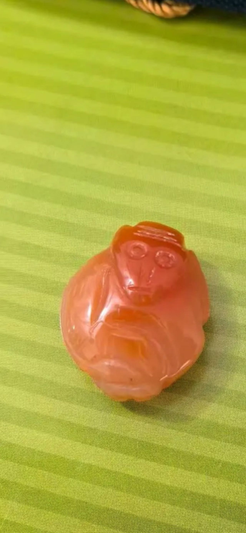 古玩玉器瑪瑙雕“猴子墜飾”真品鑒賞圖