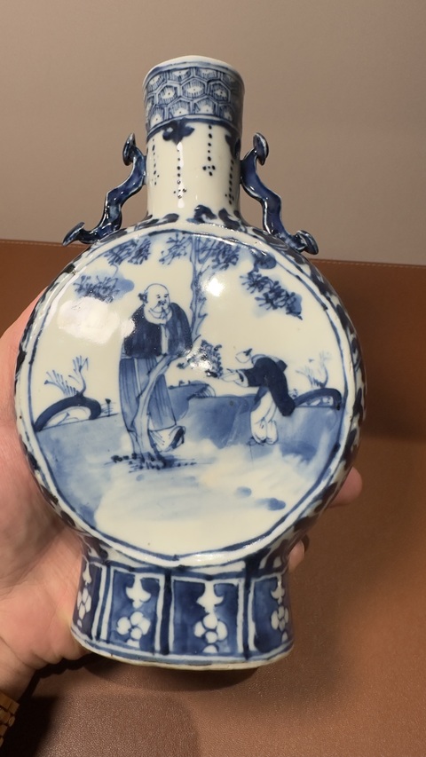 古玩陶瓷人物紋青花抱月瓶真品鑒賞圖