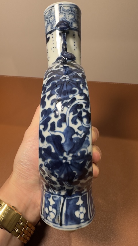 古玩陶瓷人物紋青花抱月瓶真品鑒賞圖