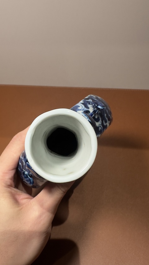 古玩陶瓷人物紋青花抱月瓶真品鑒賞圖