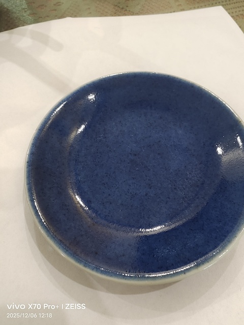 古玩陶瓷灑藍(lán)釉盤真品鑒賞圖