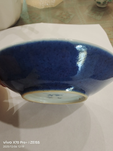 古玩陶瓷灑藍(lán)釉盤真品鑒賞圖